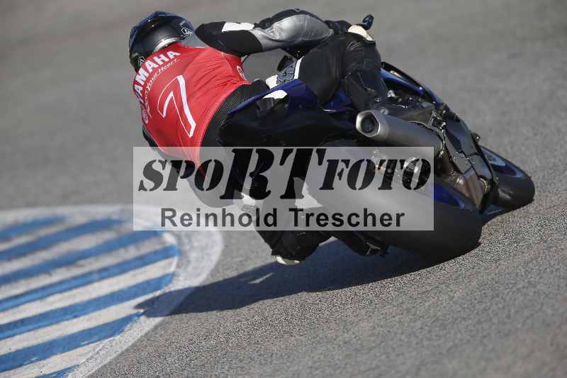 /Archiv-2024/02 29.01.-02.02.2024 Moto Center Thun Jerez/Gruppe gruen-green/backside